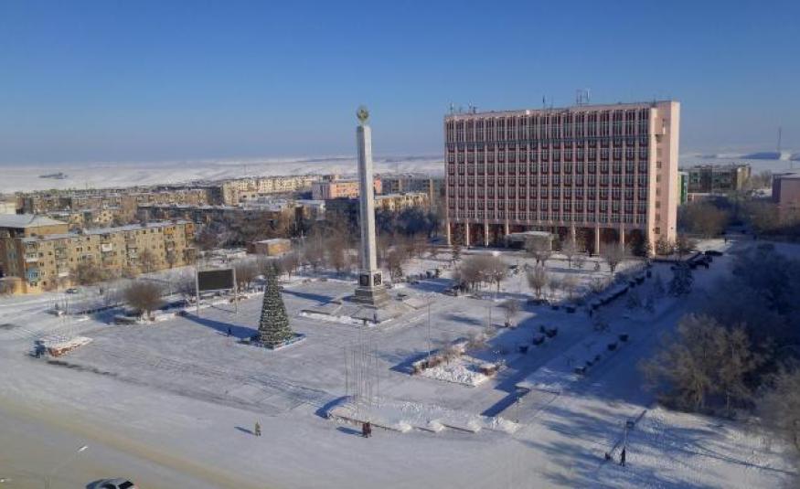 Жезказган акимат. Площадь Первостроителей Жезказган. Город Жезказган Казахстан зимой. Население Жезказган Казахстан.